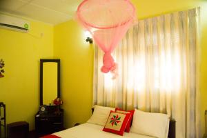 Letto o letti in una camera di Sigiri Sithru Home Stay