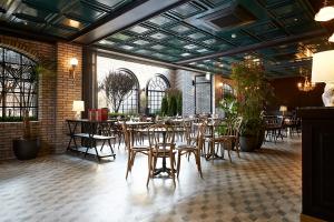 a room with tables and chairs in a restaurant at 9 Brick Hotel in Seoul