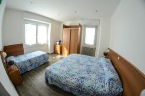 Postel nebo postele na pokoji v ubytování Hotel National