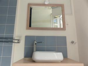 a bathroom with a mirror and a white sink at L'Oiseau De La Cathédrale - Calme - Jardin - Wifi in Troyes +32 photos