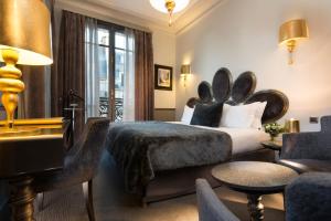 Khu vực ghế ngồi tại Hotel Lumen Paris Louvre