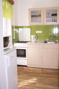 Kuchyň nebo kuchyňský kout v ubytování Like Apartman