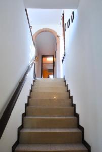 een trap naar een gebouw bij Casa Vacanze Vedelago in Istrana