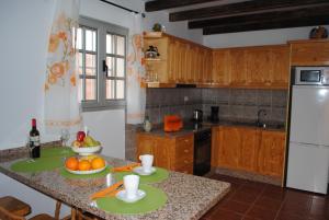 A kitchen or kitchenette at Casa Fagajesto