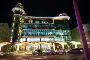 a building with cars parked in front of it at night at Hotel Feride in Vinnytsya