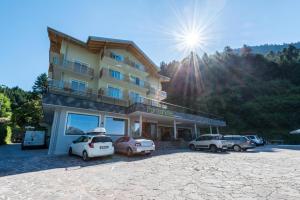 Nespecifikovaný výhled na hory nebo výhled na hory při pohledu z hotelu