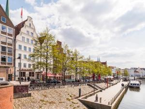 Výhled na řeku, která protéká v blízkosti hotelu