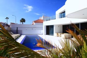 Bazén v ubytování Villas Flamingo Resort nebo v jeho okolí