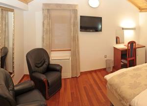 TV a/nebo společenská místnost v ubytování Hotel Monika