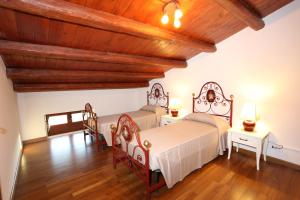 A bed or beds in a room at Serravalle Relais & Country Villa with private pool - Esclusive use