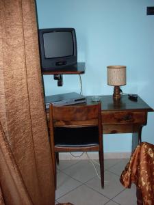 TV a/nebo společenská místnost v ubytování Il Rifugio