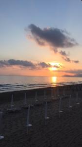 a sunset on the beach with the sun setting at Hotel Amyclae in Sperlonga