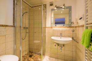 Ένα μπάνιο στο Hotel Landgasthof Zum Schildhauer +29 φωτογραφίες