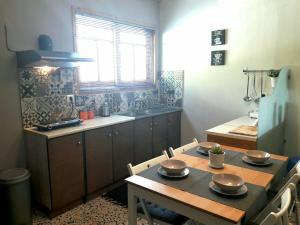 Kuchyňa alebo kuchynka v ubytovaní Anesi Rooms To Rent