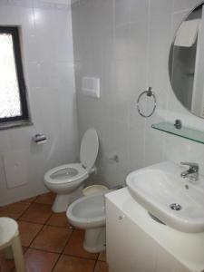 Vonios kambarys apgyvendinimo įstaigoje Villino Iolanda