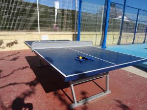 Stolní tenis v ubytování Camping Platja Cambrils nebo okolí