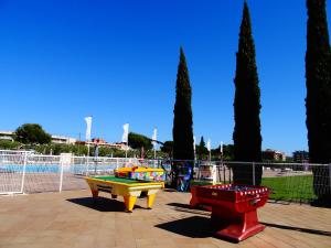Bazén v ubytování Camping Platja Cambrils nebo v jeho okolí