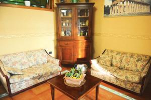 a living room with two couches and a coffee table at B&B Viale delle Colline in Salerno