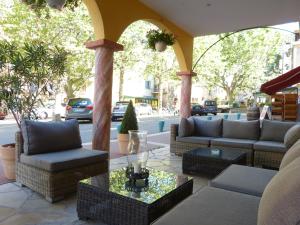 Gallery image of Nouvel Hôtel du Commerce in Castellane +37 photos