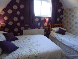 A bed or beds in a room at Victoria Lodge 