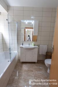 Koupelna v ubytování São Pedro Apartamentos + 58 fotografií