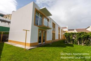 Gallery image of São Pedro Apartamentos in Horta