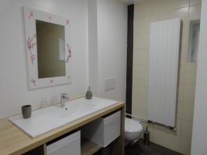 Un baño de Gite De Rouffiac 4 fotos más