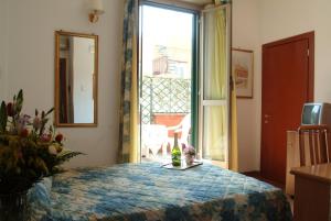 Postel nebo postele na pokoji v ubytování Hotel Tirreno