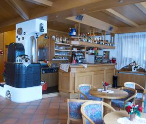 The lounge or bar area at Liz Hotel & Apartments