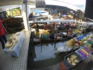 a group of people in boats in a market at PuengLuang Hotel in Damnoen Saduak