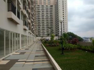 an empty walkway between two tall buildings at DSR Apartment Margonda Residence 5 in Depok