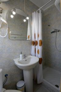 a bathroom with a sink and a shower and a mirror at Hotel Beach Playa in Castelldefels