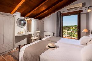 Postel nebo postele na pokoji v ubytování My Villa Dafni + 26 fotografií