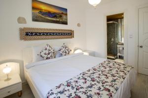 Een bed of bedden in een kamer bij Lodos Butik Hotel