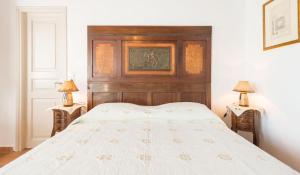 A bed or beds in a room at Villa Patmos Netia
