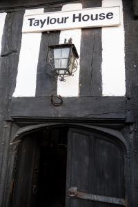 The logo or sign for the vacation home 