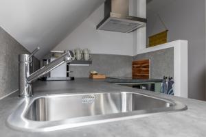 Kuchyň nebo kuchyňský kout v ubytování De Herberg Appartementen
