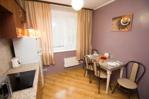 Kuchyň nebo kuchyňský kout v ubytování Apartment on Kastanaevskaya