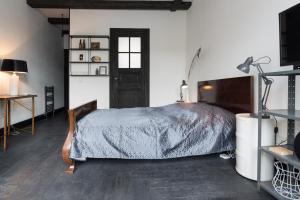 Katil atau katil-katil dalam bilik di The Black Canal view private studio