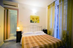 a bedroom with a bed and a window at Affittacamere Agata in Levanto