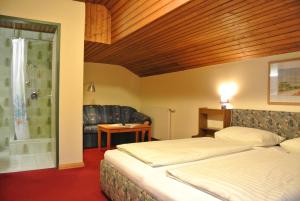 a hotel room with a bed and a shower at Kirchenwirt Gosau in Gosau