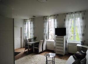 a living room with a dining room table and a television at Das alte Zinshaus in Knittelfeld