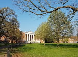 vista sulla parte anteriore di un edificio di Osterley Studio Room a Isleworth