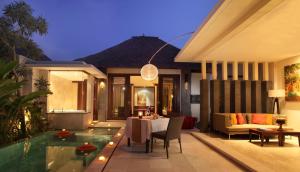 Ein Sitzbereich in der Unterkunft Mahagiri Villas Sanur