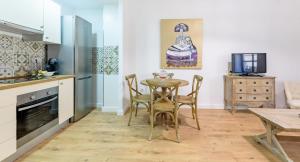 A kitchen or kitchenette at Apartamento Garcia Lorca III Még 15 kép