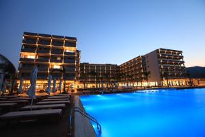 Piscine de l'établissement Alimounda Mare Hotel ou située à proximité