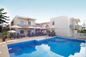 Бассейн в Naiades Luxury Apartments или поблизости