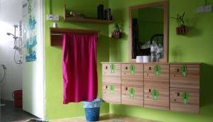 Kuchyň nebo kuchyňský kout v ubytování Orchid Haven + 37 fotografií