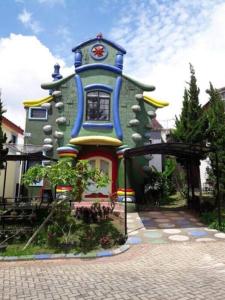 a building with a clock on the side of it at Villa Kota Bunga NA2 in Puncak
