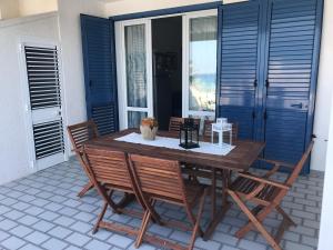 A balcony or terrace at LungoMare Apartment